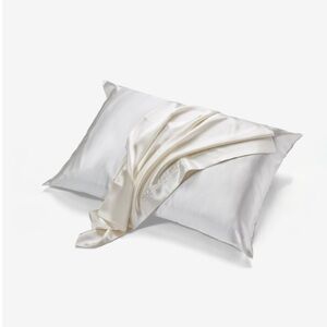 NWOT 100% Pure Silk Pillowcase & Mask in Ivory - Luxurious